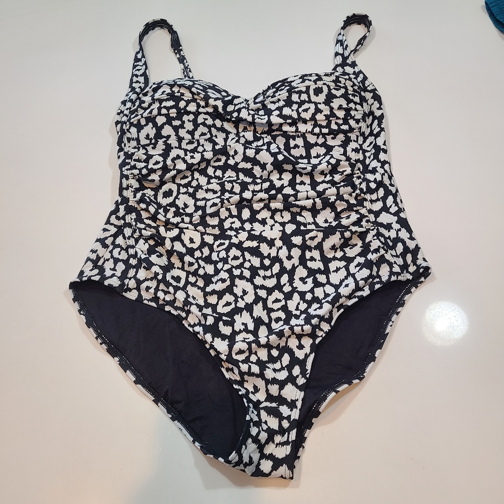NipTuck Swim Black and White One Piece Swimsuit in Size 12